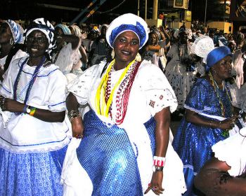 Bahianas desfilando en el Carnaval de Salvador de Bahía