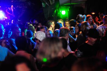 Fiesta en el Beco das Cores - Arraial d'Ajuda 