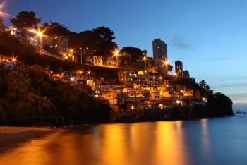 Favela "chic" desde el Museo de Arte Moderno de Salvador (MAM)