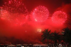 Fuegos artificiales de año nuevo en Copacabana, Río de Janeiro